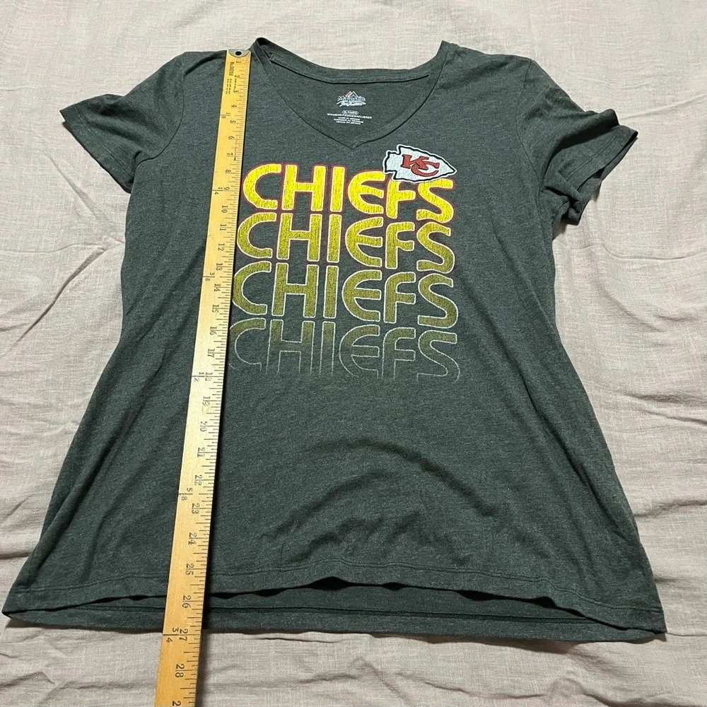 Kansas City Chiefs Women's V Neck T-Shirt Grey Size XL Majestic Football Kelce - Picture 3 of 6